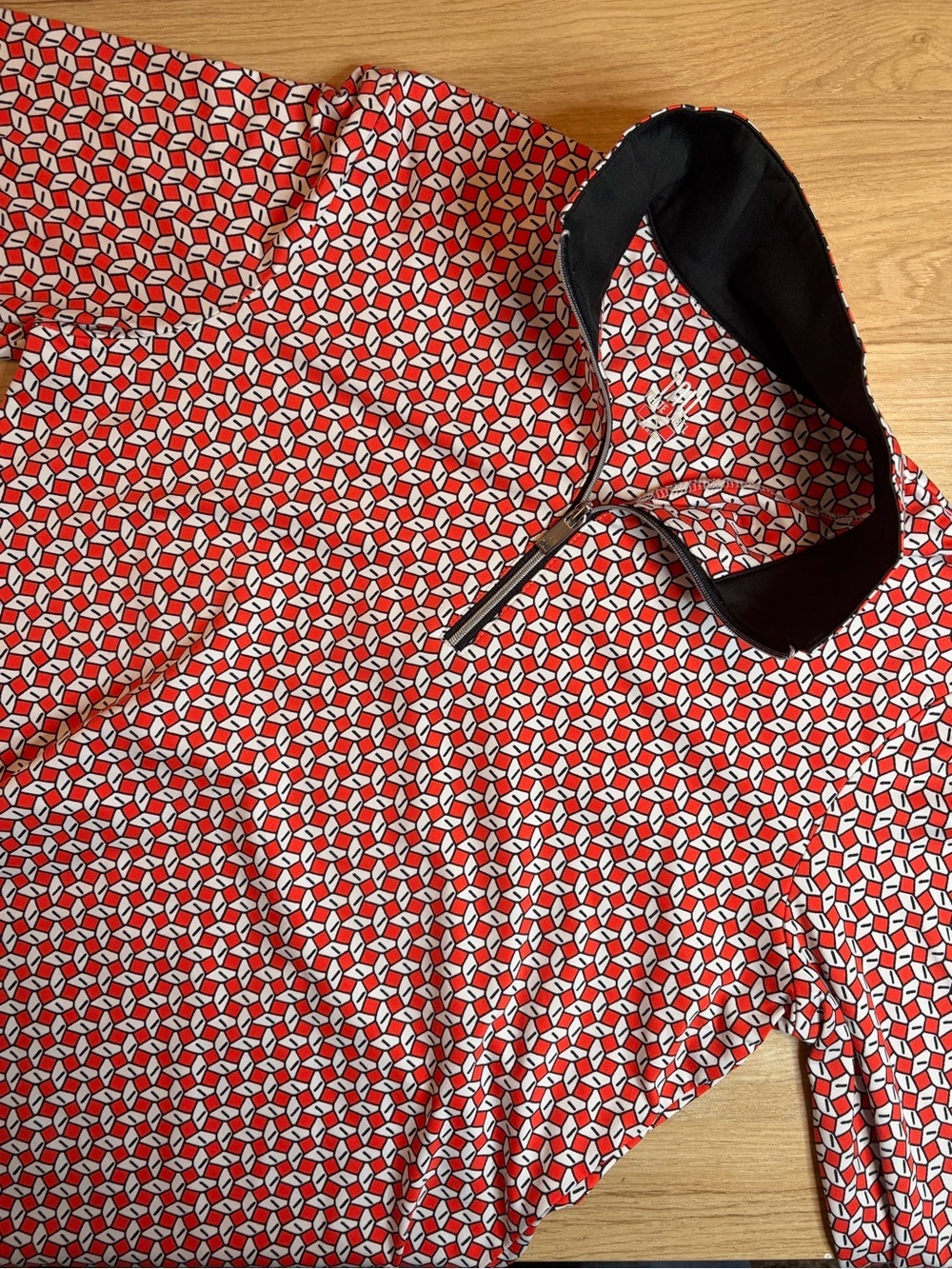Tail White Label Golf Red, White & Black Patterned Half-Zip Top Medium